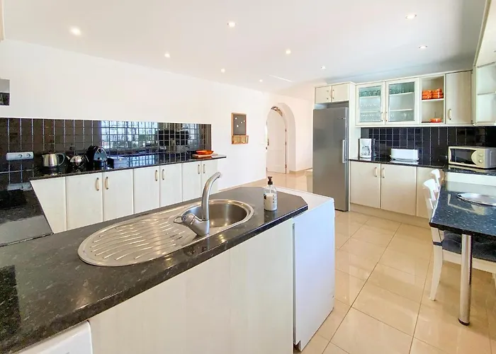 Casa Elena פואנגירולה